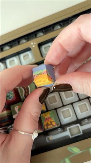 🌮 Customizing the T key on my keyboard // Taco Tuesday // Using acrylic markers to decorate keys