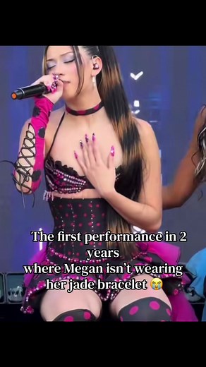 Megan What happened to your bracelet?😭 @Megan Skiendiel They say if a jade bracelet breaks, it means it protected its owner from something negative🪽🥺 And maybe Megan was a little nervous today 😭 it’s her first performance without her jade bracelet in 2 years . . . . . . #meganskiendiel #jadebracelet #viral #fyp #meganjadebracelet