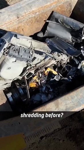 How to Recycle Waste Oils? Waste oil recycling facilities reduce damage to the environment and natural resources by ensuring that waste oils are properly collected, stored, processed and recycled. These facilities are also an important step towards a sustainable future and save energy. In this video, we explain what waste oil recycling plants are and why they are important. Don't forget to like our video and follow us to be informed about industrial machines like this one. #wasteoil #recycling #