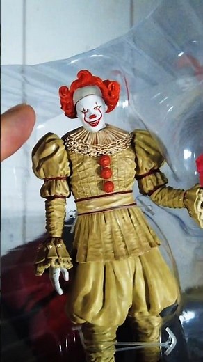 Pennywise the Clown figurine ! A must have for horror collectors