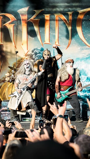 The entire crowd is unstoppable! This is what power metal LIVE feels like! Tag your battle-brother or shieldmaiden! #warkings #morgana #fight #epiccrowd #livemetal #piratesandkingstour #metalfamily #metalheads | Warkings