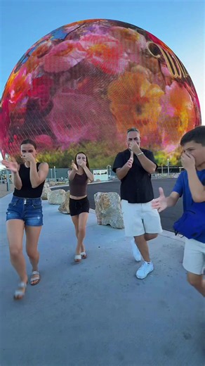 Take a wild guess what we saw yesterday? 🤣🤣 So mad that we didn’t get an apple though! #familyfun #dance #travel #vegas @Sphere
