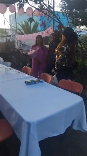 1.2K views · 12 reactions | Muchísimas Felicidades señorita zendy el patrón le mando un detallito con mucho amor para usted 殺﫡拾拾拾 Nos puso un susto el niño Pero bueno es parte del show y q bueno q no pasó a mayores muchísimas Felicidades 拾﫡﫡# Atengo Gracias por su preferencia 﫡 | Floreria Yanet | Facebook