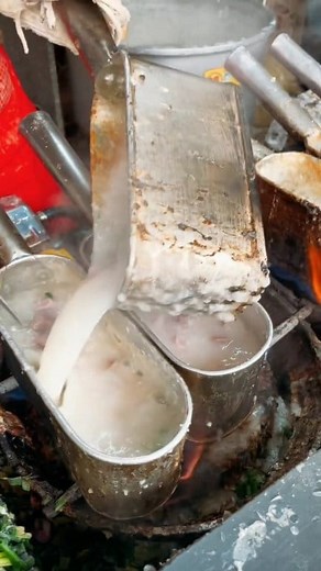 Special water scoop hot pot rice noodles #traditional #streetfood | Jajanan Asia
