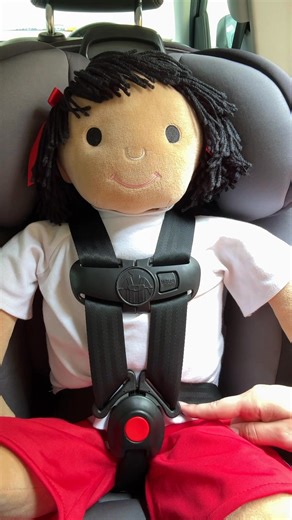 Car seat harnessing 101: here's your under-2 minute tutorial on harness fit! Always read and follow your car seat manual's instructions, and get help from a Child Passenger Safety Technician if you have questions! #cpst #carseatsafety | Country Kids Car Seat Safety