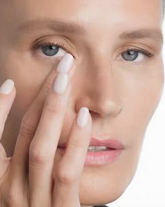 The eye + lip contours are the thinnest areas of your face & the first to show signs of aging. With our new GLOBAL-REPAIR ADVANCED EYES & LIPS, skin is 2X more nourished*.✅ For 90% of women, skin appears strengthened**✅ For 8 out of 10 women, the eye contour is more radiant*