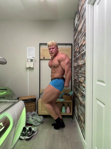 22 year old Scottish bodybuilding phenomenon - Josh Dougall (aka The Vanilla Gorilla) 💪🏼 . . . . . #Hombre #Bodybuilder #Beef #Muscle #Gym #Man #Flex #FitFam #Muscular #Muscles #Muscled #Biceps #Pecs #Chest #Abs #SixPack #Ripped #Built #Quads #Lats #Uomo #Hulk #Hulking #Homme