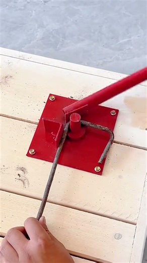 Practical and simple manual tools for bending steel bars