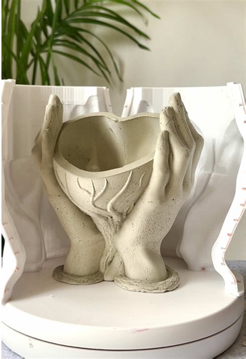 Complex molds made easy! 😎 The new Smart Seal tool automatically removes silicone blocks, while Inner Cores help avoid filling deep pot-like cavities, reducing silicone consumption and material costs. #mold #siliconemold #3dprint #planter #ceramics