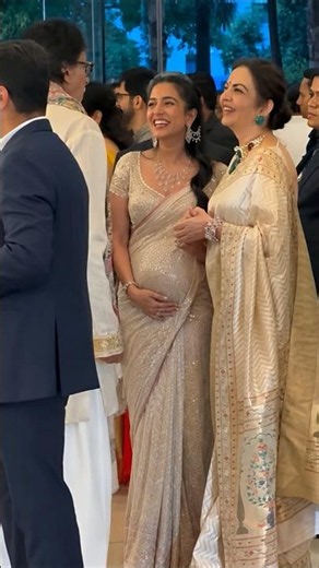 Radhika Merchant Spotted With Neeta Ambani 💖 Baby Bump Look