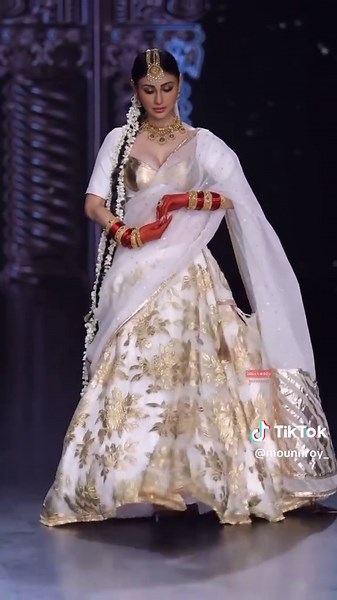 Bollywood Dance Moves You Can Learn at Home