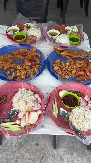 Nasi Lemak Sotong Aliff: Sambal Padu di Bayu Puteri