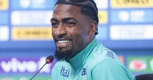 Alexsandro celebra chance na seleção após trajetória de superação: 'Dificuldade me fez crescer'