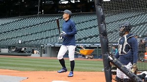 Ichiro taking a little BP in Seattle tonight! | MLB