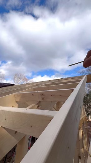 How to cut a 1/2” copper pipe vs PEX pipe. #construction #diy #work #tools #homeimprovement #homerenovation #bathroomremodel #plumbing #hardwork #smallbusiness | Misha Panchishak