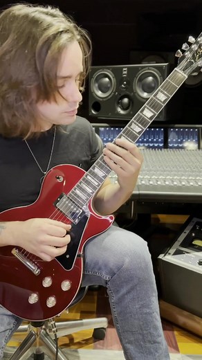 532K views · 4.8K reactions | Sweep picking tips - thumb placement #guitar #sweeppicking #guitarsdaily #guitarlessons #guitarplayer #guitarra #guitartips #metalguitar #rockguitar | LVL UP GTR | Facebook