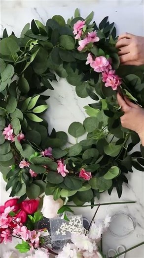 Lush DIY spring wreath with dollar store supplies #springhome #diy