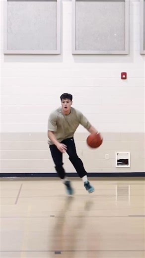 Sean McCurdy on Instagram: "Improve your crossover !! #basketball #nba #hoopersofinstagram"