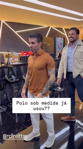 RICARDO FREITAS / ALFAIATE & CONSULTOR DE IMAGEM on Instagram: "Polo com estrutura de camisa: quando o casual fala a língua da alfaiataria. O conforto da polo com a presença da alfaiataria. Gola estruturada, caimento preciso e leitura de imagem limpa — casual, mas com autoridade. Porque até o básico precisa comunicar nível. #RF #RicardoFreitas #AlfaiatariaMasculina #PoloSobMedida #ImagemDePoder #ConsultoriaDeImagem #EstiloMasculino #Tcar #CasualComAutoridade #caimentoperfeito"