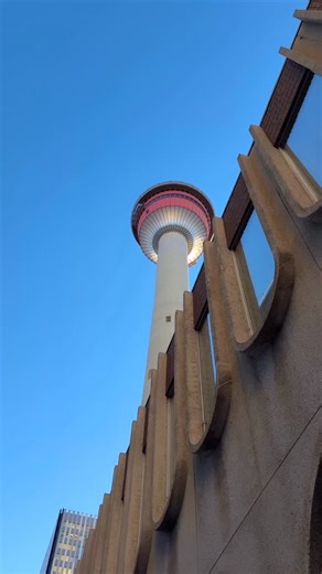 Feeling the chill, #YYC? We’ve got just what you need to warm up this November. From steaming lattes to show-stopping performances, our Cozy Adventure Guide is packed with downtown gems that’ll have you feeling toasty from the inside out. ☕ Warm your hands (and soul) with a coffee from @caffebeano one of Calgary’s most beloved spots for rich espresso, cozy vibes, and people-watching on 17th Ave. 📖 Find your next great read at @shelflifebooks, a locally loved book shop full of hidden gems, and t
