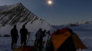 Impactante eclipse solar fue registrado en la Antártida