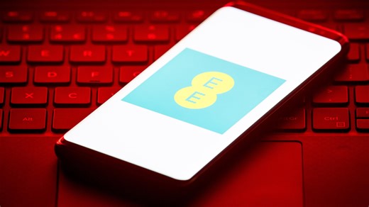 EE customers receive free network boost in more than 1,000 busy UK spots