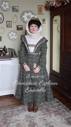 A little peek at the Edwardian Explorer Ensemble I recently made. Find out more in my newest video🌿