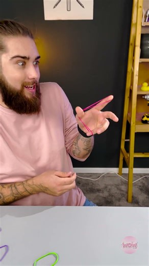 This rubber band trick will blow your mind 😂