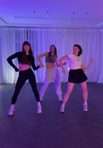 @Raye #cheerleaders #girls #dance #poland #warsaw