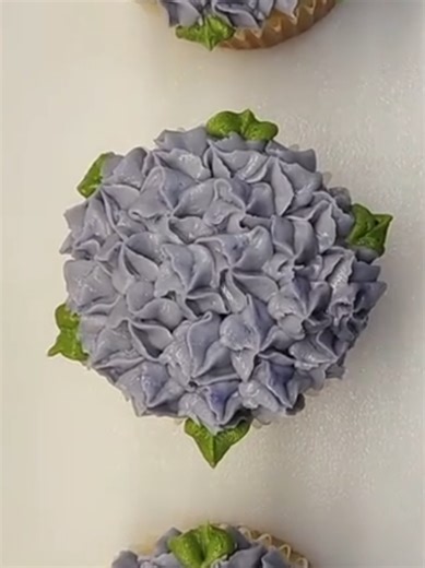 Delicious Hydrangea Cupcake with Buttercream Recipe