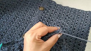 104K views · 11 reactions | Olá, tudo bem? Na aula de hoje vamos fazer uma almofada de crochê fácil para iniciante passo a passo. Vamos aprender? | Amo Fazer Crochê | Facebook