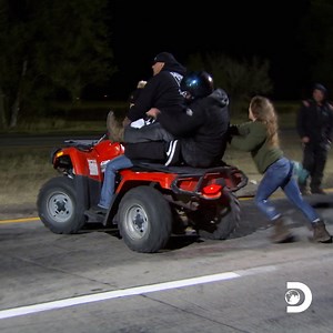 We got a runner! 🏃‍♂️💨 Don’t miss an all-new episode of #StreetOutlaws: America’s List Monday at 8p on Discovery and streaming on discovery . http://discoverypl.us/2X8jmak | Street Outlaws