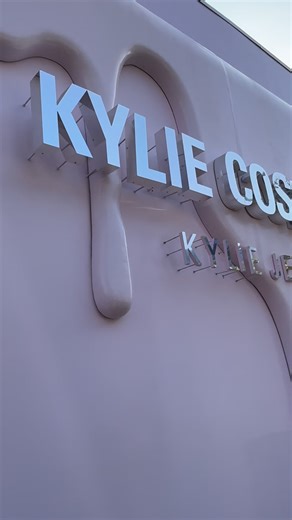 last day of @kyliecosmetics pop up 💋 . . . . . . . . . . #Kylie #kyliejenneredits #kyliepopup #kyliejenner #kyliecosmetics #kyliecosmetic #popup #popupstore #popupshop #losangeles #fyp #fypシ #fypage #relatable #reels #trending #viralpost #viralreels #makeup #makeuplover #la #melrose #melroseplace #AlexAndNina #trend #snapchat #trendingnow #chefk #kardashian #jenner | Ninas Num Nums
