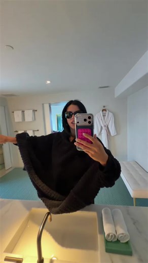 Cozy poncho >>>> | barefoot dreams poncho