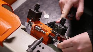 Production of keys. Making a copy of the key. The wizard on the machine.