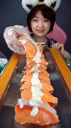 양파소스와 함께하는 생연어 초밥 먹방