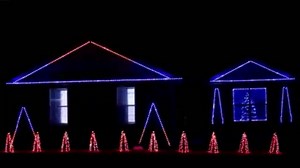 A home in Spring Valley, Illinois is spreading World Series holiday cheer with a light show perfectly synced to "Go Cubs Go." Watch full light show here: http://via.wgntv.com/1Kyin Special thanks to: Quesse Christmas Light Show | WGN TV