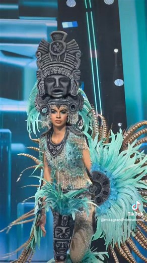 5.4K views · 305 reactions | Miss Grand El Salvador  durante el National Costume de Miss Grand International 2025.  #MUBeautyPageant | Miss Universe Beauty Pageant | Facebook