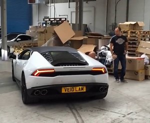 How to shut up Italian supercars... V10 vs. V8 vs. V12 | Sport Cars