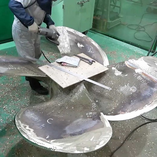 2.5M views · 6.7K reactions | A rusty old boat propeller get the restoration it needs  | UNILAD Tech | Facebook