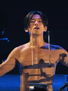 UVERworldが日産スタジアムで魅せたパフォーマンス