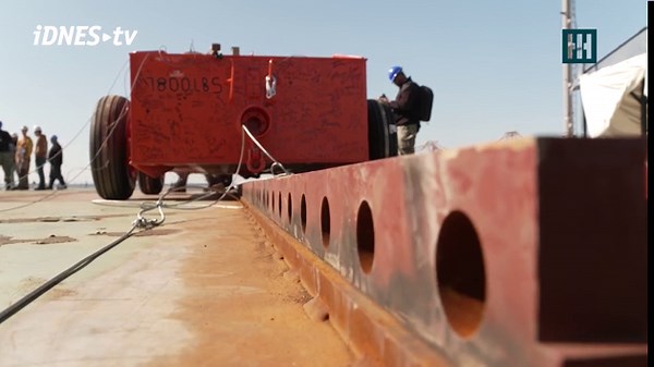 Testy elektromagnetických katapultů. Místo letadel zatím urychlují jen těžké vozíky