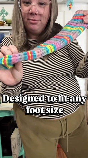 Link in bio babes #freeknittingpattrens #knittingpodcast #knittingpatterns #knitting #sockknitting