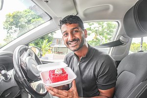 97K views · 1K reactions | Yovi is back dan douser nou pei !! Et cette fois-ci, il est allé à la découverte du gâteau Francis aka carré rouge. On hâte de voir la recette, pas vous ? Stay tuned ! | Blédor | Facebook