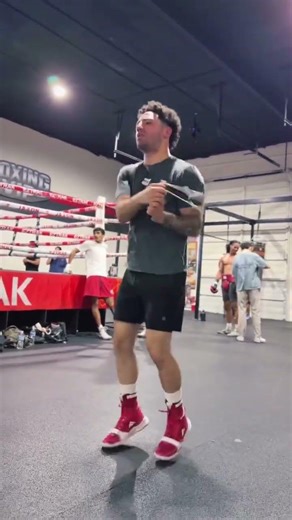 Can't stop the motion. #boxing #boxrope