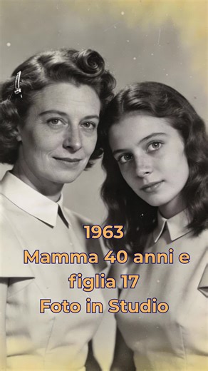 1963. Mamma e figlia di 17 anni, posa studio fotografo italiano. Foto perfetta conservata → restauro leggero: pulizia minima, fedeli agli anni ’60. Animazione lieve: sorriso naturale, sguardo affettuoso tra loro. Un abbraccio nel tempo. Il tuo 1963? #1960 #MammaEFiglia #RestauroFoto #MemoryFamiglia #fotostudio