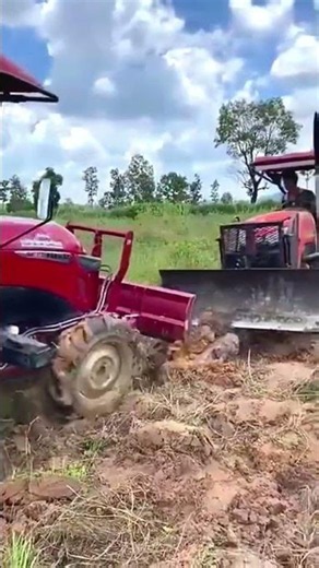 إنقاذ الجرارات الزراعية من الأوحال: كيف يتعامل المحترفون مع تغريز الآليات بدقة؟ 🔥🚜#shorts