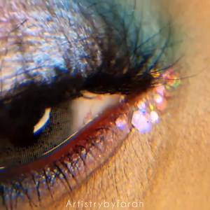 Hide & Seek are Color Shifting Glitter. The colors shift and change depending on the angle from which you are looking at them. | Opera opera