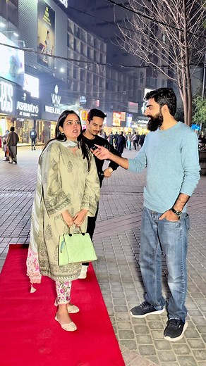 Parse Chenn Liya: Red Carpet Moments in Pakistan