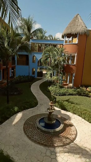Want to fly over one of our Caribbean resorts in Mexico? 🇲🇽 These beautiful, scenic facilities can only be seen at #CataloniaPlayaMaroma! 🌴 ¿Quieres sobrevolar uno de nuestros resorts caribeños en México? 🇲🇽 ¡Estas preciosas y pintorescas instalaciones solo se pueden ver en #CataloniaPlayaMaroma! 🌴 #BeCatalonia #CataloniaResorts #PlayaMaroma | Catalonia Hotels & Resorts